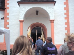 Rckkehr zur Slzer Kirche